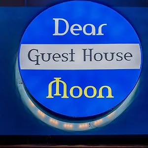 Dear Moon Pensión